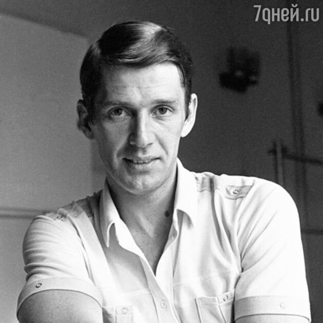 «Раздражение, которое испытывал на съемках Абдулов, пошло фильму на пользу, - говорит режиссер. - У него все время вид слегка недовольный, высокомерный, но ведь таким и должен был быть этот «первый мачо на деревне » «Раздражение, которое испытывал на съемках Абдулов, пошло фильму на пользу, - говорит режиссер. - У него все время вид слегка недовольный, высокомерный, но ведь таким и должен был быть этот «первый мачо на деревне »