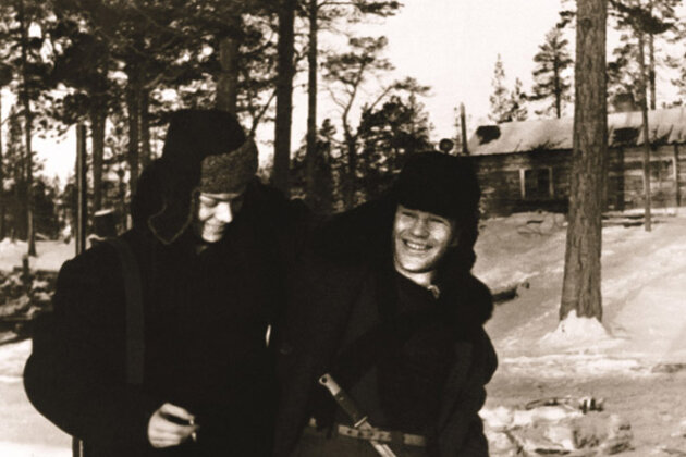 Лев Прыгунов. В феврале 1960 года — я тогда учился на втором курсе — мы с друзьями на каникулах махнули на Кольский полуостров и отправились на лыжах в тундру Лев Прыгунов. В феврале 1960 года — я тогда учился на втором курсе — мы с друзьями на каникулах махнули на Кольский полуостров и отправились на лыжах в тундру