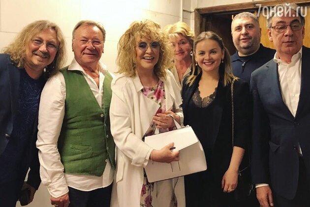 Игорь Николаев, Сергей Шакуров, Алла Пугачева, Юлия Проскурякова и продюсер "Анны Карениной" Владимир Тартаковский Игорь Николаев, Сергей Шакуров, Алла Пугачева, Юлия Проскурякова и продюсер "Анны Карениной" Владимир Тартаковский