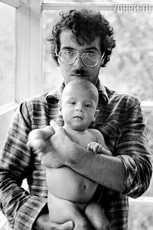 Андрей с маленьким Ваней Ургантом. 1978 г. Андрей с маленьким Ваней Ургантом. 1978 г.