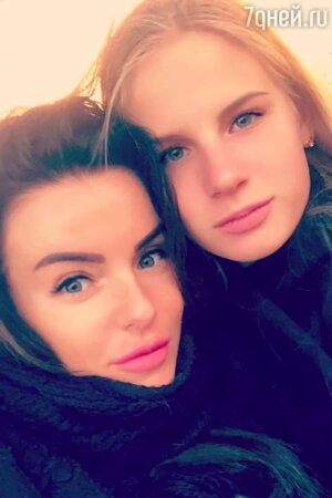 Юлия Волкова с дочкой Викой Юлия Волкова с дочкой Викой