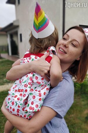 Юлия Савичева с дочкой Аней Юлия Савичева с дочкой Аней