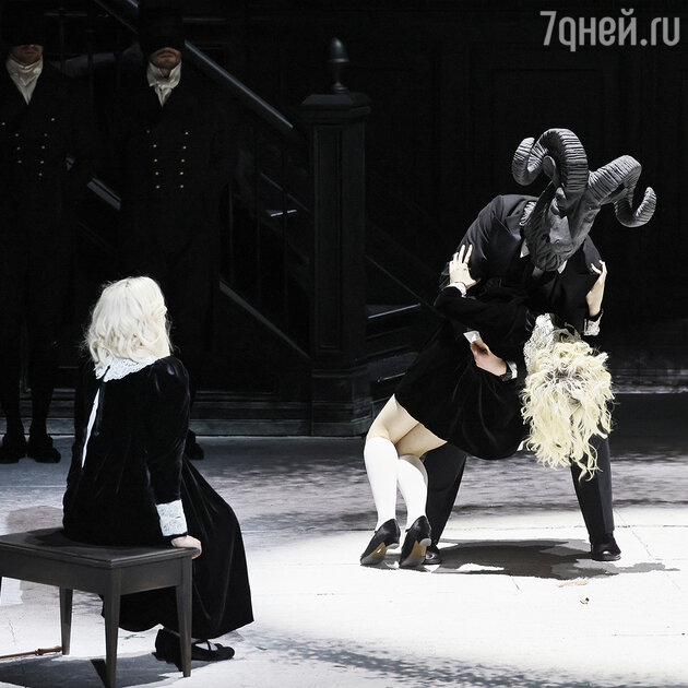 Сцена из оперы "Саломея" Сцена из оперы "Саломея"