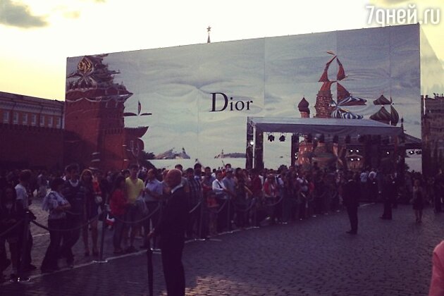 Зеркальный павильон Dior на Красной площади Зеркальный павильон Dior на Красной площади