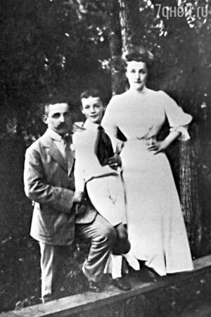В.В.Набоков с матерью Е.И.Набоковой и дядей В.И.Рукавишниковым В.В.Набоков с матерью Е.И.Набоковой и дядей В.И.Рукавишниковым