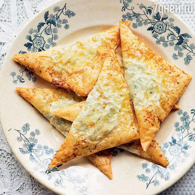 Треугольники со шпинатом, курицей и кедровыми орешками Треугольники со шпинатом, курицей и кедровыми орешками