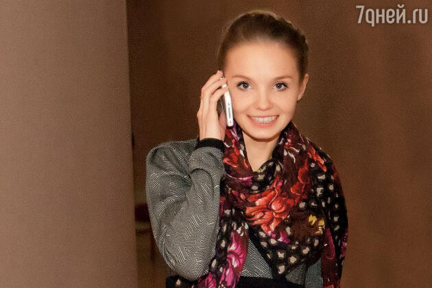 Когда я видела продетую в дверную ручку моей квартиры розу, эмоции вспыхивали с новой силой и в ответ Сергею летела эсэмэска Когда я видела продетую в дверную ручку моей квартиры розу, эмоции вспыхивали с новой силой и в ответ Сергею летела эсэмэска