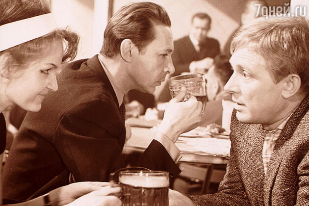 Олег Ефремов с Иннокентием Смоктуновским. «Берегись автомобиля», 1966 г. Олег Ефремов с Иннокентием Смоктуновским. «Берегись автомобиля», 1966 г.