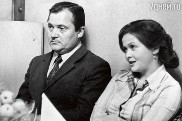 С Натальей Гундаревой в фильме «Уходя — уходи». 1978 г. С Натальей Гундаревой в фильме «Уходя — уходи». 1978 г.