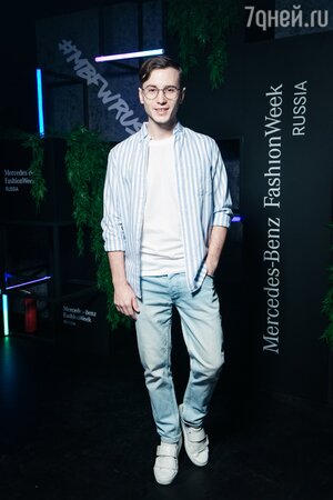 Антон Азаров Антон Азаров