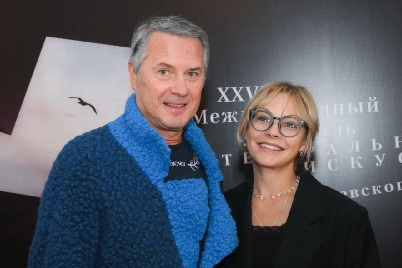 Алена Бабенко впервые за долгое время вышла в свет с мужем