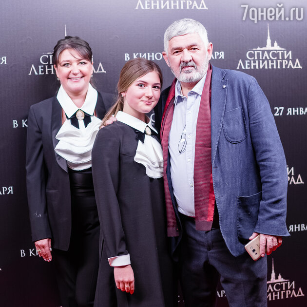 Мария Мельникова с мамой Анастасией Мельниковой и режиссером Алексеем Козловым Мария Мельникова с мамой Анастасией Мельниковой и режиссером Алексеем Козловым