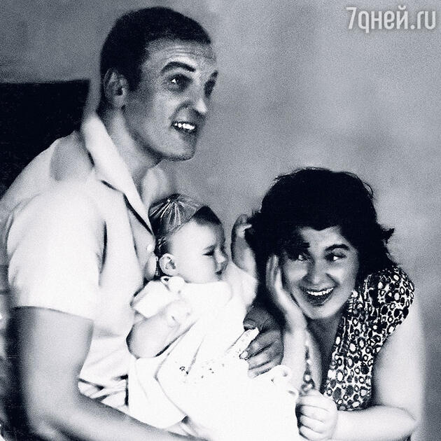 Алексей Петренко с женой и дочерью Алексей Петренко с женой и дочерью
