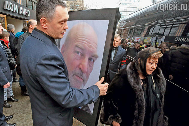 Церемония прощания с актером Алексеем Петренко в Доме кино Церемония прощания с актером Алексеем Петренко в Доме кино