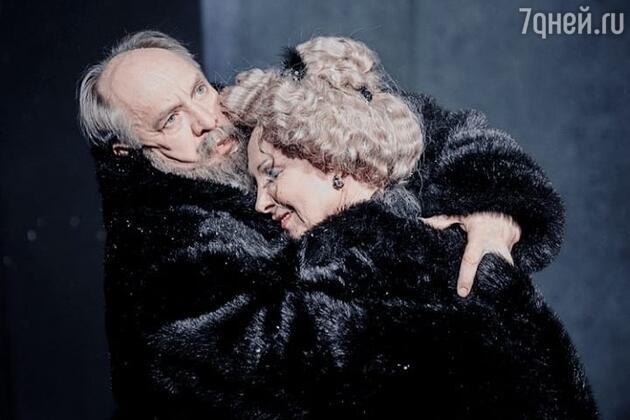 Елена Яковлева и Александр Феклистов сыграли в спектакле ЦДР «Медведь» главные роли Елена Яковлева и Александр Феклистов сыграли в спектакле ЦДР «Медведь» главные роли