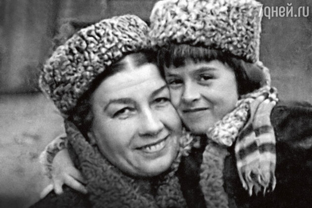 Маргарита Крюкова: «Я заплакала, мы обнялись, и с тех пор Русланова навсегда стала не второй, а единственной, настоящей моей мамой» Маргарита Крюкова: «Я заплакала, мы обнялись, и с тех пор Русланова навсегда стала не второй, а единственной, настоящей моей мамой»