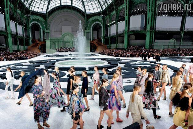Черно-белый сад Карла Лагерфельда (дефиле «Chanel») Черно-белый сад Карла Лагерфельда (дефиле «Chanel»)