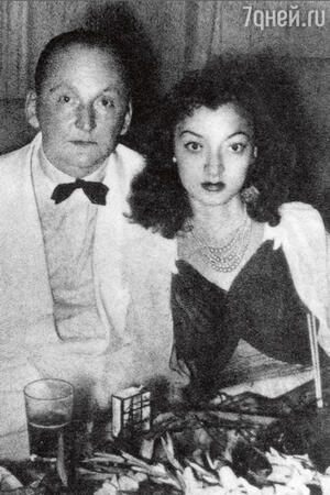 Александр Вертинский с невестой Лидией Циргвавой. Шанхай, 1941 г. Александр Вертинский с невестой Лидией Циргвавой. Шанхай, 1941 г.