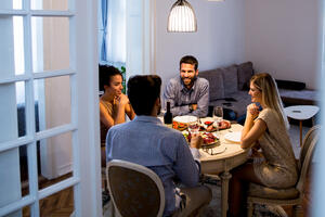 Вы тоже так делаете: 5 привычек, из-за которых гости чувствуют себя неуютно Вы тоже так делаете: 5 привычек, из-за которых гости чувствуют себя неуютно