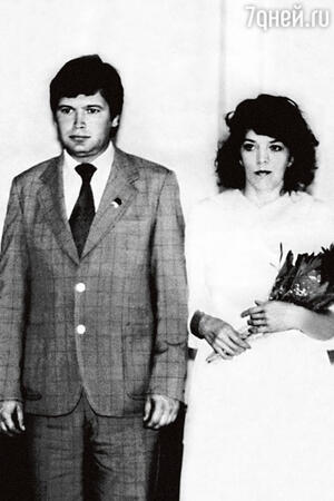 Свадьба родителей. Отец Виктор Михайлович Галушка, мать Тамара Витальевна. 1983 г. Свадьба родителей. Отец Виктор Михайлович Галушка, мать Тамара Витальевна. 1983 г.
