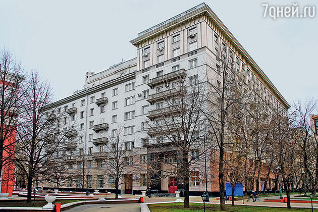 Дом в Лаврушинском переулке Дом в Лаврушинском переулке