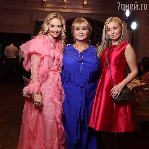 Татьяна с мамой и сестрой Татьяна с мамой и сестрой