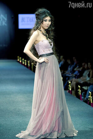 Модель показа Estet Fashion Week Модель показа Estet Fashion Week
