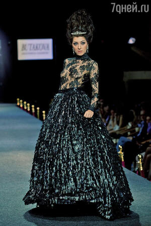 Модель показа Estet Fashion Week Модель показа Estet Fashion Week