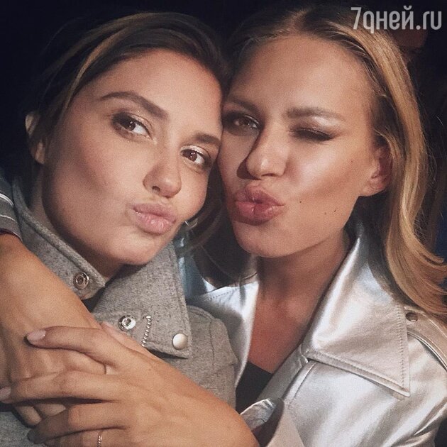 Агата Муцениеце и Рита Дакота Агата Муцениеце и Рита Дакота