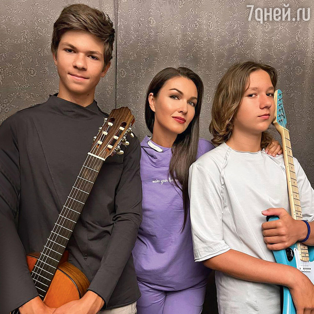Юлия Такшина с сыновьями
