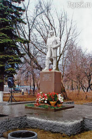 В 1920 году семья Второвых навсегда покинула Россию. Памятник Второву в Электростали В 1920 году семья Второвых навсегда покинула Россию. Памятник Второву в Электростали
