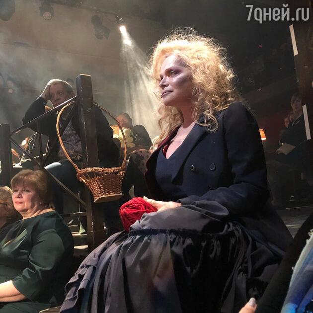 Лариса Долина после мюзикла «Суини Тодд, маньяк-цирюльник с Флит-стрит» Лариса Долина после мюзикла «Суини Тодд, маньяк-цирюльник с Флит-стрит»