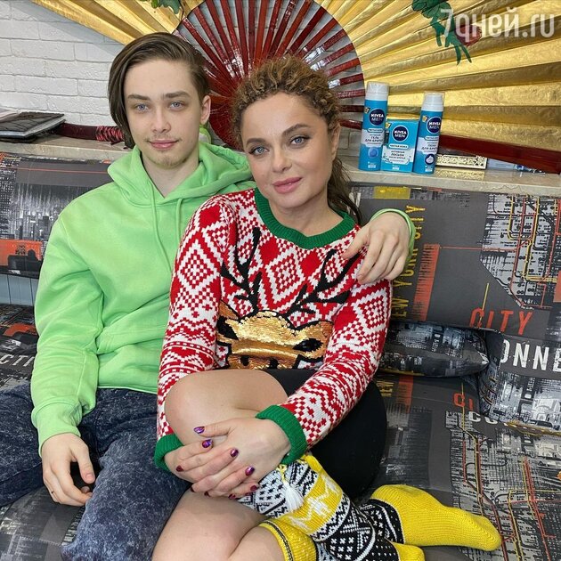 Наташа Королева с афрокосичками Наташа Королева с афрокосичками