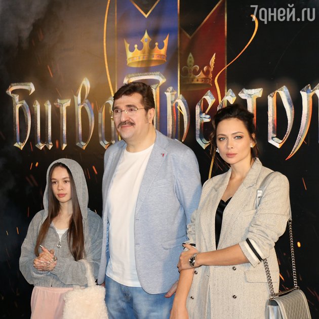 Дарья Зотеева, Валерий Комиссаров и Настасья Самбурская Дарья Зотеева, Валерий Комиссаров и Настасья Самбурская