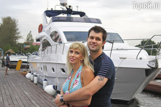 Наверное, Алена себя утешала: поиграем в любовь на берегу океана, а в Москве все забудется... Наверное, Алена себя утешала: поиграем в любовь на берегу океана, а в Москве все забудется...