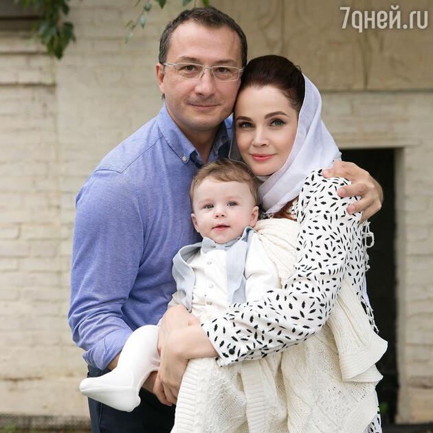Екатерина Вуличенко с мужем и сыном
