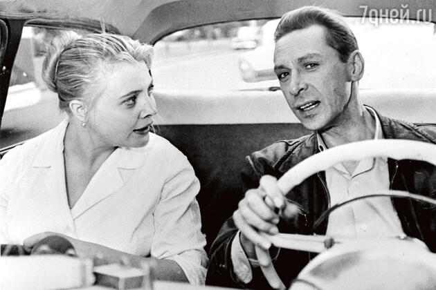 С Олегом Ефремовым в картине «Три тополя на Плющихе». 1967 г. С Олегом Ефремовым в картине «Три тополя на Плющихе». 1967 г.