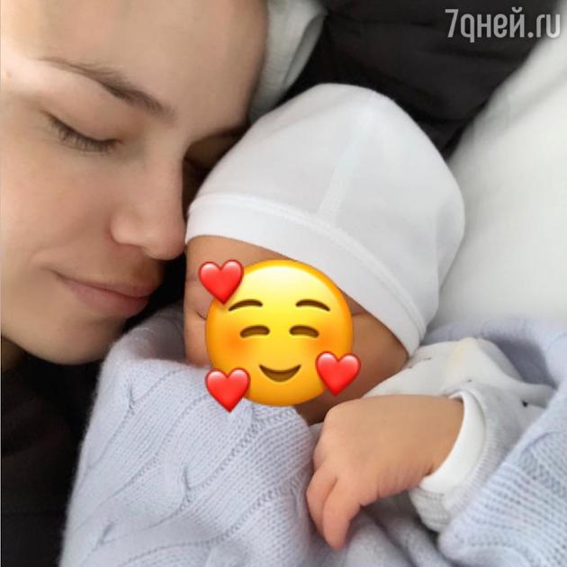 Наташа Поли с новорожденным сыном Эдрианом Наташа Поли с новорожденным сыном Эдрианом