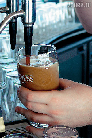 С момента открытия в 2000 году Guinness Storehouse эта необычная штаб-квартира стала «аттракционом № 1» в Ирландии. 350 млн евро вкладываются в новые технологии, 40 млн евро вложено в производство специального экстракта, который экспортируется в 50 стран мира, где варят ирландский портер. 10 млн стаканов выпивается в мире ежедневно. С момента открытия в 2000 году Guinness Storehouse эта необычная штаб-квартира стала «аттракционом № 1» в Ирландии. 350 млн евро вкладываются в новые технологии, 40 млн евро вложено в производство специального экстракта, который экспортируется в 50 стран мира, где варят ирландский портер. 10 млн стаканов выпивается в мире ежедневно.