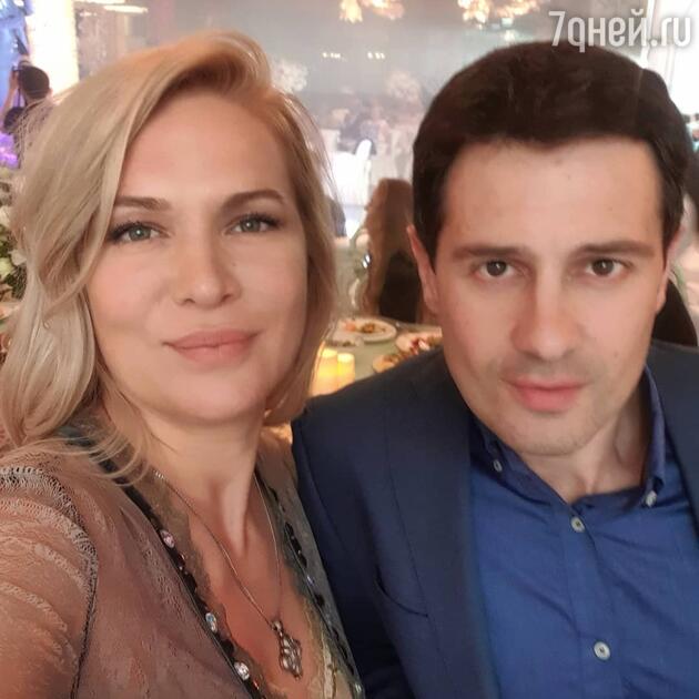 Антон Макарский с женой