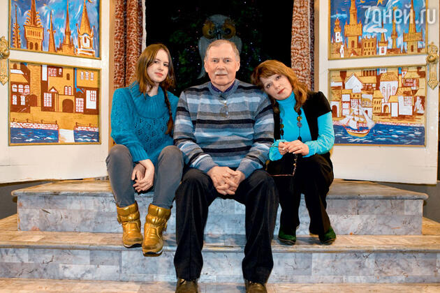 С четвертой женой Аллой и дочкой Асей. 2011 г. С четвертой женой Аллой и дочкой Асей. 2011 г.