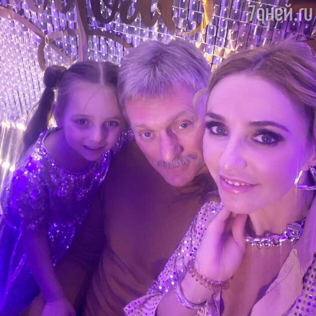 Татьяна Навка с Дмитрием Песковым и дочкой Надеждой Татьяна Навка с Дмитрием Песковым и дочкой Надеждой