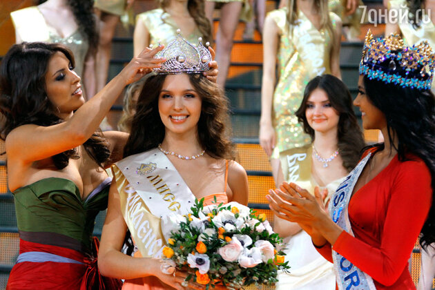Мисс Россия 2011 Наталья Гантимурова, Мисс Россия 2012 Елизавета Голованова и Мисс Мира 2011 Ивиан Саркос (слева направо) Мисс Россия 2011 Наталья Гантимурова, Мисс Россия 2012 Елизавета Голованова и Мисс Мира 2011 Ивиан Саркос (слева направо)