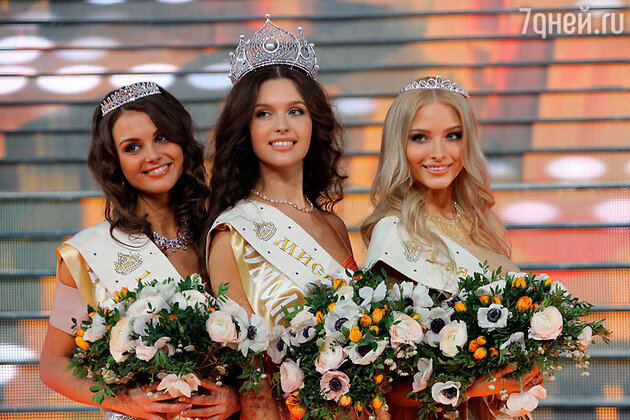 Первая вице-мисс Россия Кристина Гондарь, Мисс Россия 2012 Елизавета Голованова и вторая вице-мисс Россия Алена Шишкова (слева направо) Первая вице-мисс Россия Кристина Гондарь, Мисс Россия 2012 Елизавета Голованова и вторая вице-мисс Россия Алена Шишкова (слева направо)