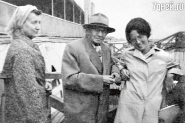 «Ивановская стала его ассистенткой, мамкой, нянькой... А вот любовницей не была, хотя многие ее в этом подозревали» «Ивановская стала его ассистенткой, мамкой, нянькой... А вот любовницей не была, хотя многие ее в этом подозревали»