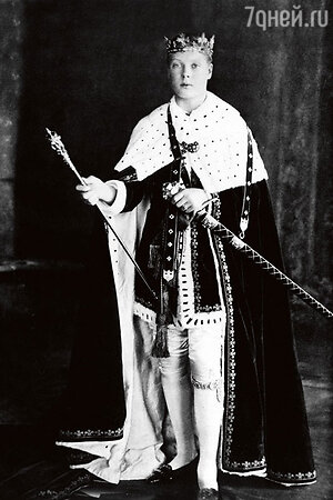 Юный Эдуард VIII в королевском облачении. 1912 г. Юный Эдуард VIII в королевском облачении. 1912 г.