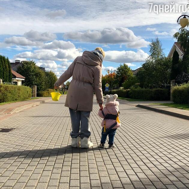Полина Гагарина с дочкой Полина Гагарина с дочкой