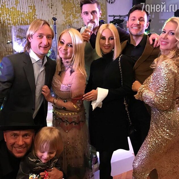 Яна Рудковская, Евгений Плющенко, Дима Билан, Вячеслав Манучаров, Лера Кудрявцева, Екатерина Одинцова. Игорь Гуляев и Саша Плющенко Яна Рудковская, Евгений Плющенко, Дима Билан, Вячеслав Манучаров, Лера Кудрявцева, Екатерина Одинцова. Игорь Гуляев и Саша Плющенко
