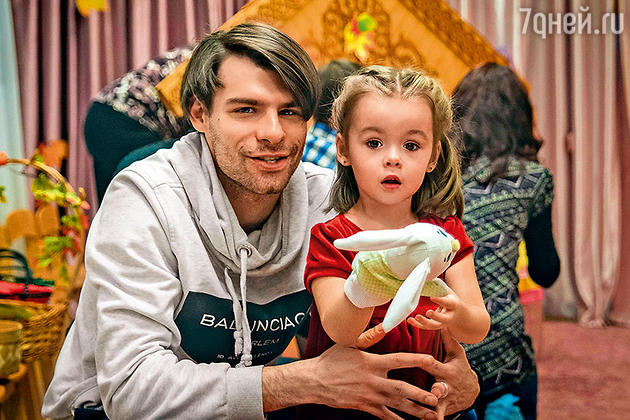 Егор Лесников с дочкой Алисой Егор Лесников с дочкой Алисой