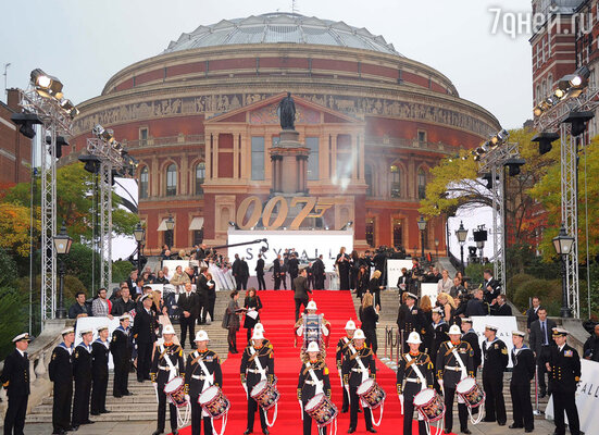       007:     .    23   Royal Albert Hall  